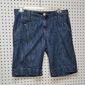 Signature Levis Strauss Bermuda Shorts. Lite Denim Sz 12
